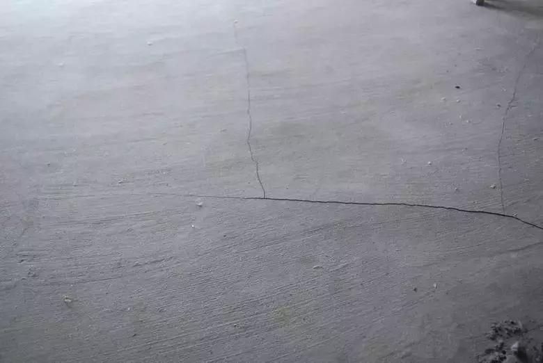 地暖回填后开裂影响暖气效果吗,地暖回填后开裂还能铺地板砖