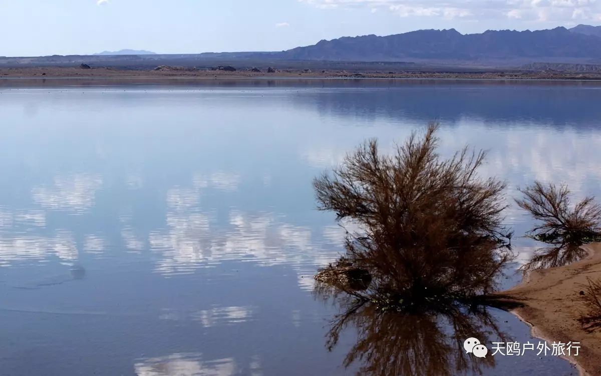 一大一小两个情侣湖，国庆来西域敦煌必经之路，一起秀恩爱吧！