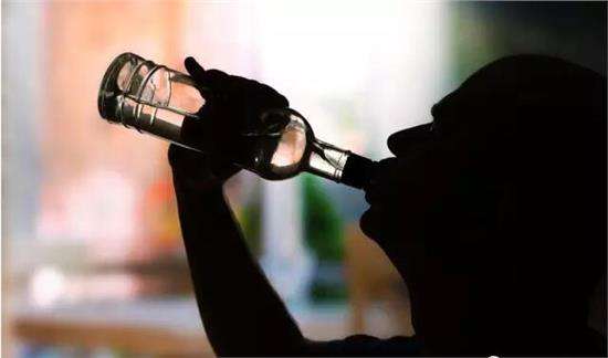 到底喝多少酒才会致命？答案：500毫升45度白酒！可信吗？