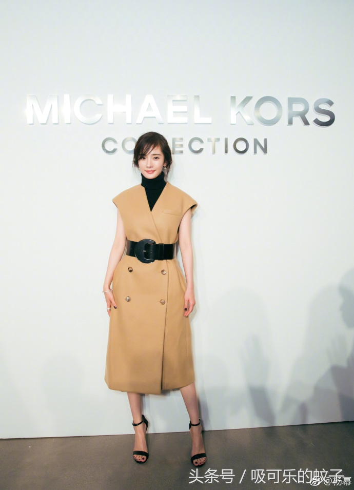 马伊琍和杨幂的新闻采访,杨幂秋季马甲套装穿搭