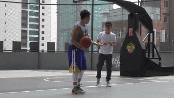 考辛斯低位单打技巧,考辛斯打法风格技术特点