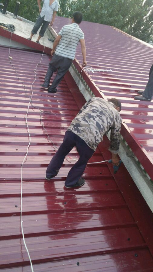 客厅屋顶漏水如何找漏水处,屋顶瓦漏水和檐沟漏水怎么处理