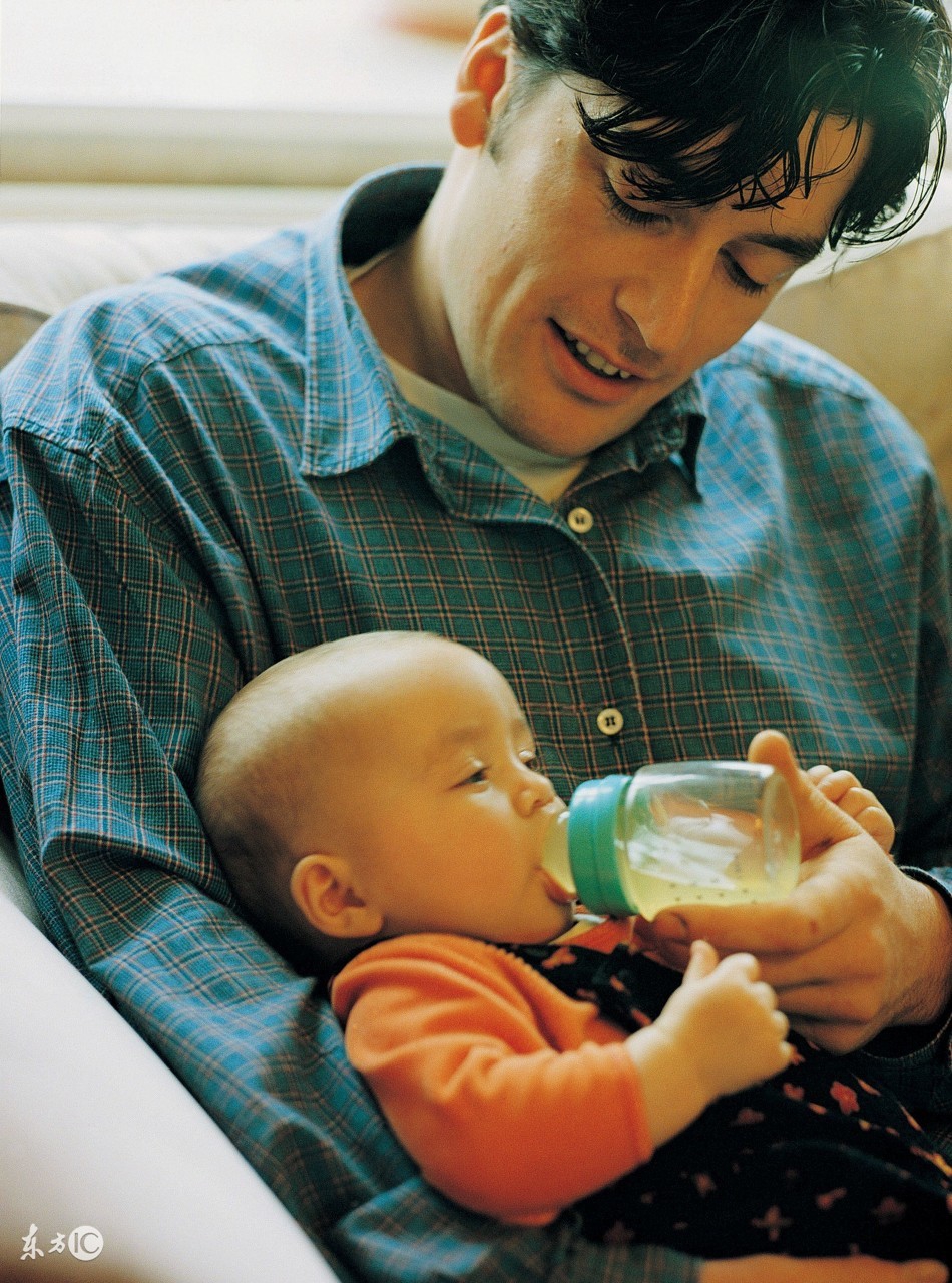 宝宝多久戒奶瓶不会造成龅牙,婴儿一直喝奶瓶一定会变成龅牙吗