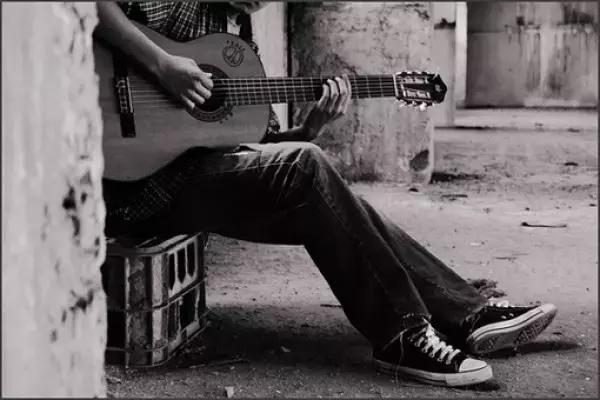 练吉他要多久才能学会,想学吉他但歌唱得不好