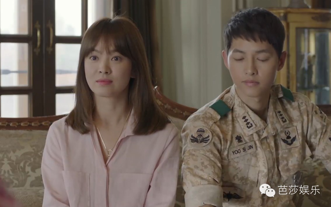 太阳的后裔为啥选宋仲基,太阳的后裔宋仲基帮宋慧乔扎头发