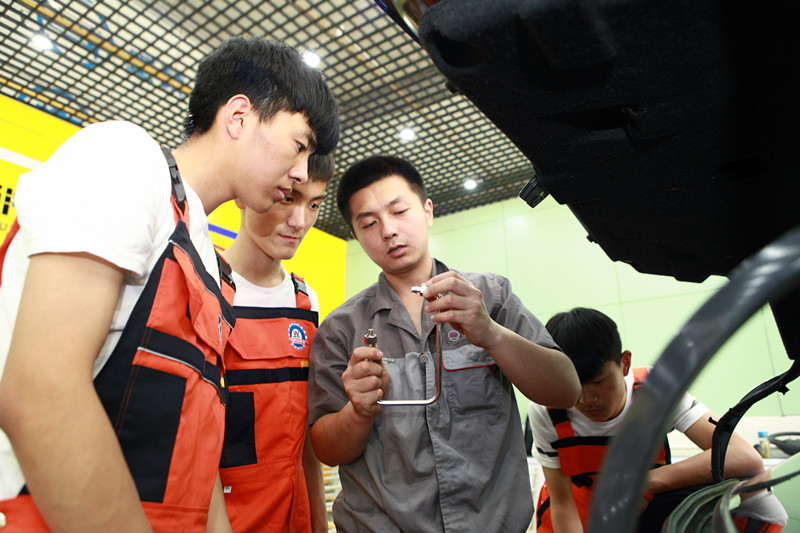 打蜡封釉镀膜镀晶到底有什么区别,汽车抛光打蜡封釉镀膜镀晶哪个好