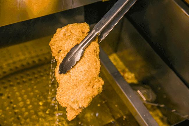 这家戏精店又加戏了，竟然出了一款“黄金牛蛙”！