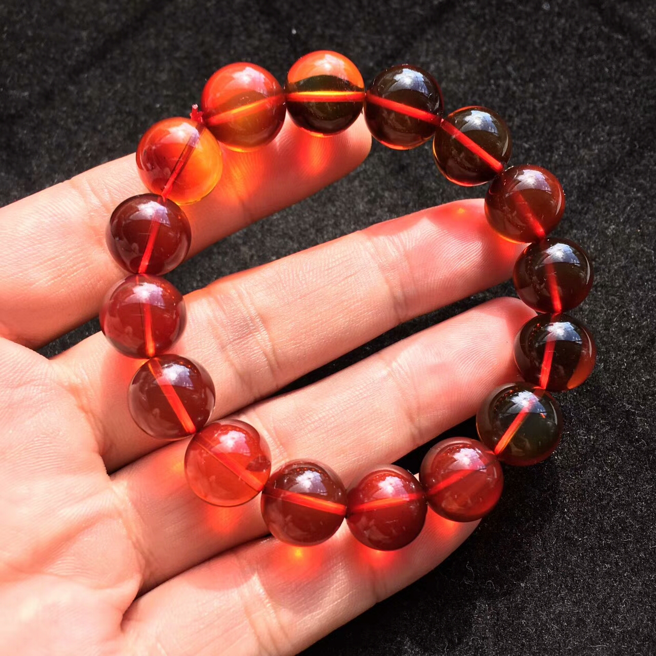 缅甸琥珀金珀好还是血珀好,缅甸血珀和棕珀