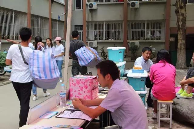 火爆现场｜山科院九月预科班、高钻班新同学开始报到啦！