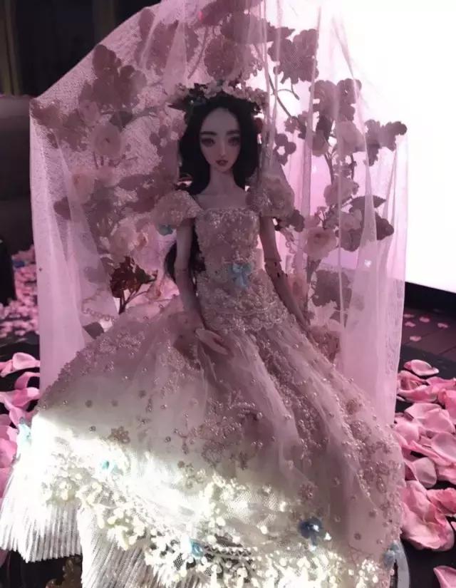 下血本！李晨花了200万为范冰冰定制了一个专属娃娃！