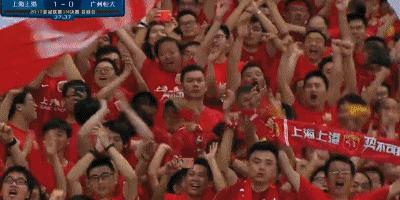 “跨国恋”，挤地铁，没事搞搞副业的武磊，这次人设“崩了”