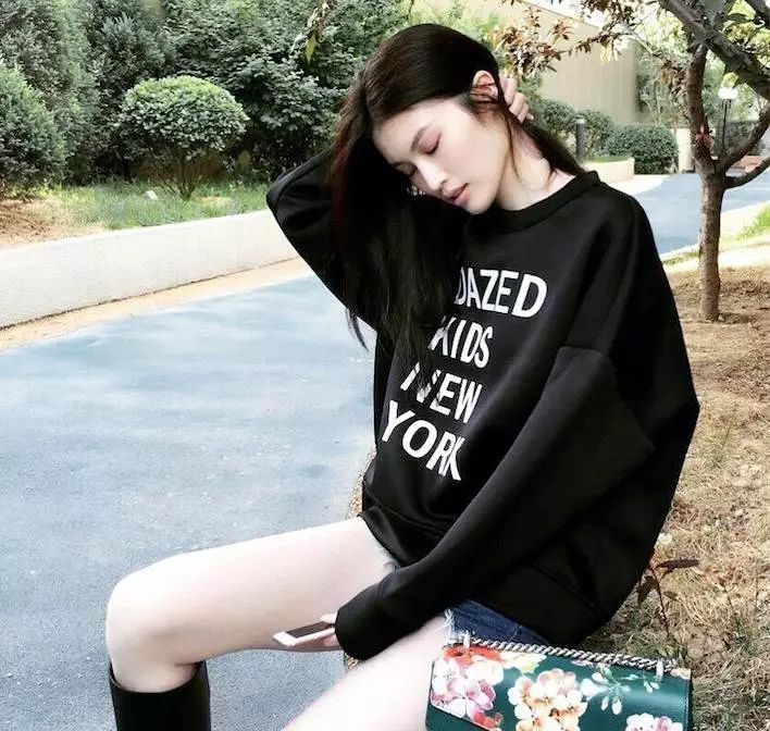 杨幂帽衫,杨幂同款蓝色拉链帽衫