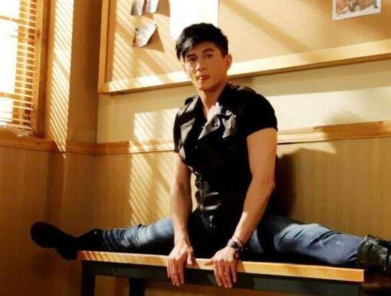 各路男星一字马大比拼，杨洋帅气，鹿晗呆萌，李易峰来搞笑的吗？