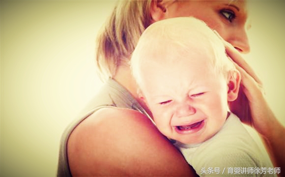 宝宝晚上哭闹肚子在胀气怎么办,宝宝肚子胀晚上哭闹是怎么回事