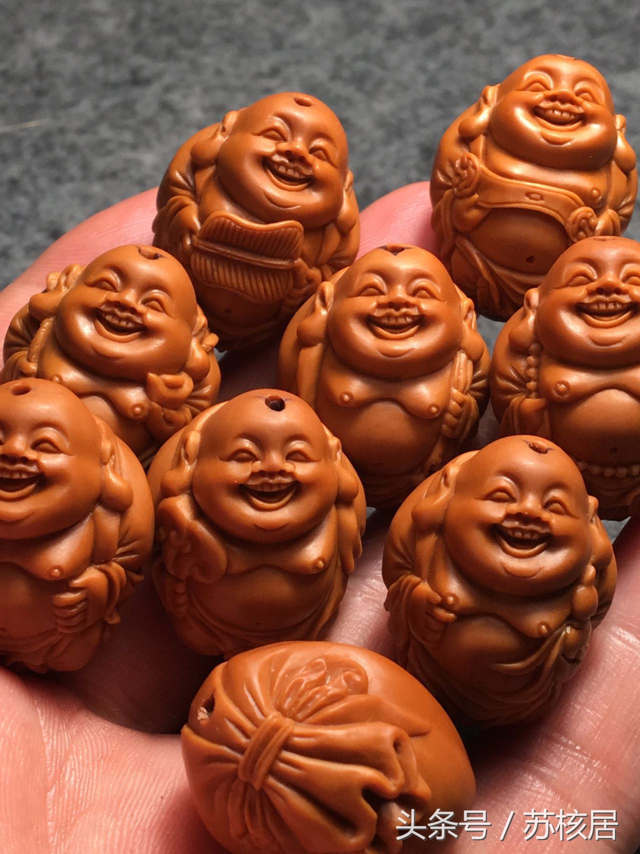 橄榄核手串越玩越黑,橄榄手串盘玩半年有玻璃化了