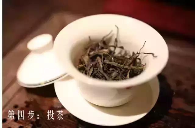 最简单实用的普洱茶解茶小技巧,普洱茶茶饼冲泡步骤说明