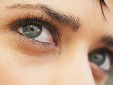 年纪轻轻就有黑眼圈了,去黑眼圈和眼袋最好的一款眼霜