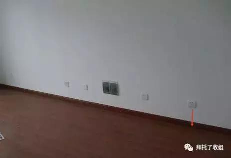 她家看不到一个拖把，地上居然没有半点儿灰