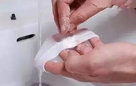 西瓜汁弄在衣服怎么办,西瓜汁弄到衣服上洗不干净怎么办