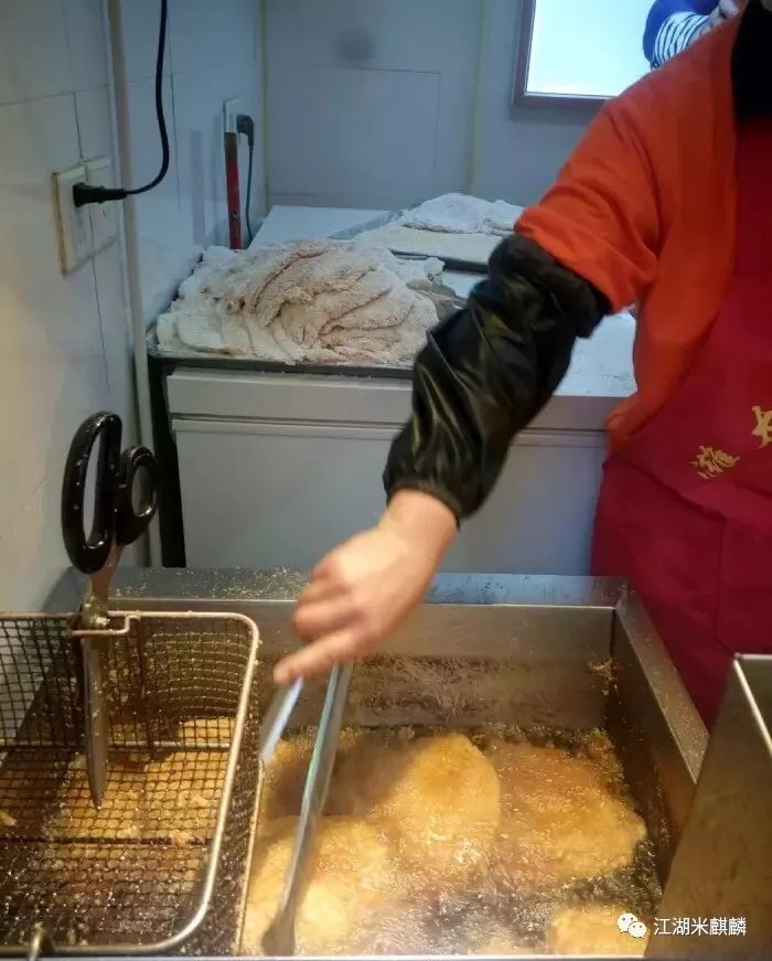 青岛吃海鲜攻略靠海边的地方,每年来青岛吃海鲜必去的地方