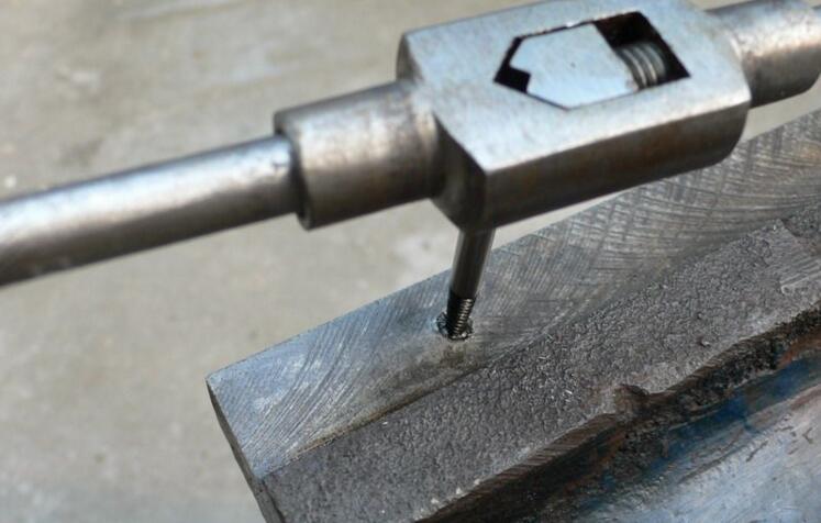 取断螺栓的九种方法,取断螺栓的专用工具