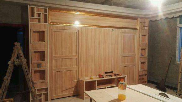 最简易隐形门电视背景墙,隐形门背景墙客厅一体木工能做吗