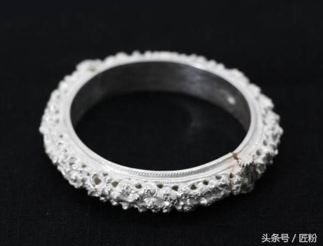 小孩戴银手镯有什么好处和坏处,银手镯对身体有什么好处和坏处