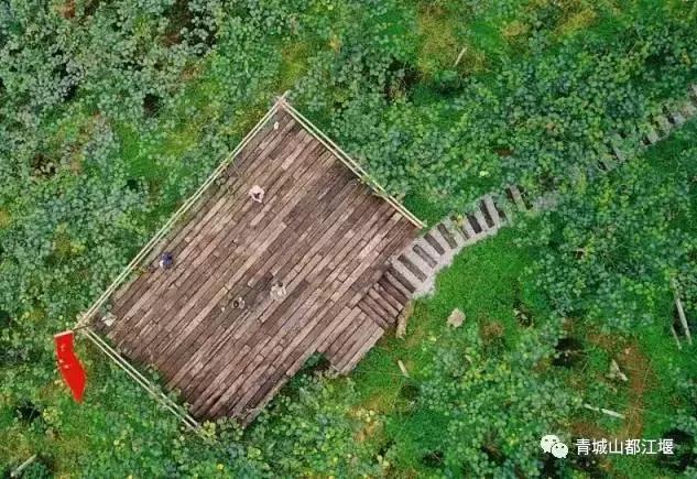 四川旅游一条很直的公路,四川唯一一条有路灯的高速公路