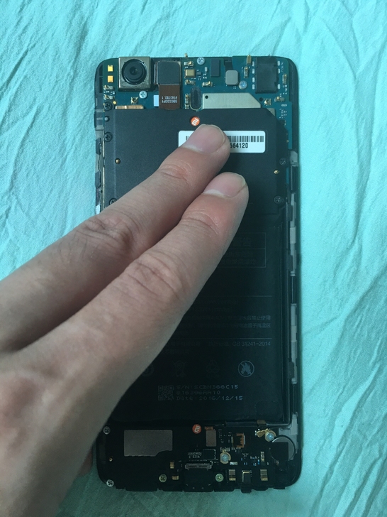 买黑色小米5S遭遇快递*力暴**损坏，亮屏后黑边可以跑航母