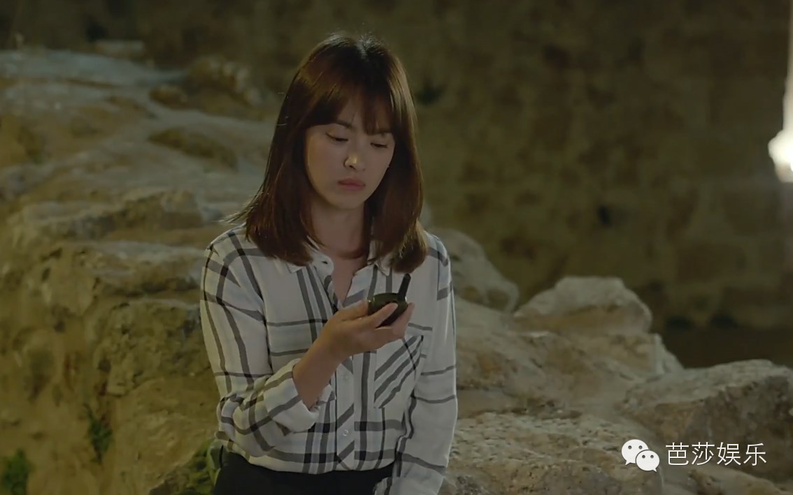 太阳的后裔为啥选宋仲基,太阳的后裔宋仲基帮宋慧乔扎头发