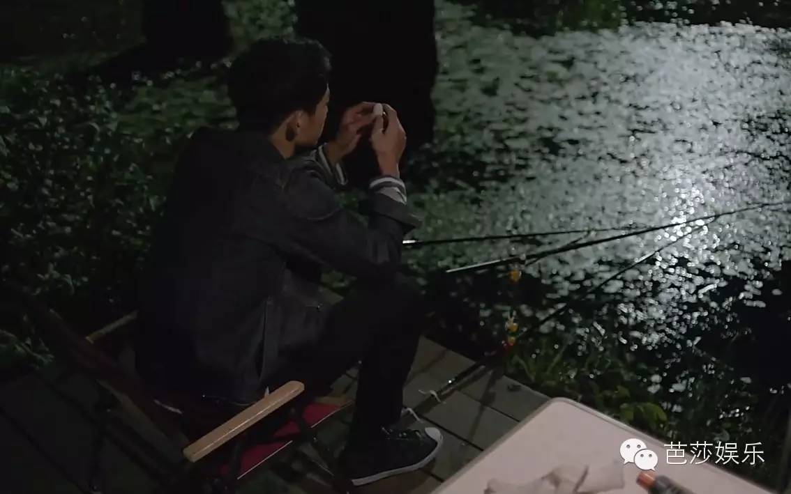 太阳的后裔为啥选宋仲基,太阳的后裔宋仲基帮宋慧乔扎头发