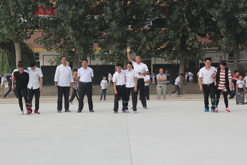 校园抱腿跑比赛,三溪初中运动会跑步比赛