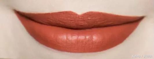 南瓜色和脏橘色哪个更显白,南瓜色和咖色哪个颜色洋气有气质