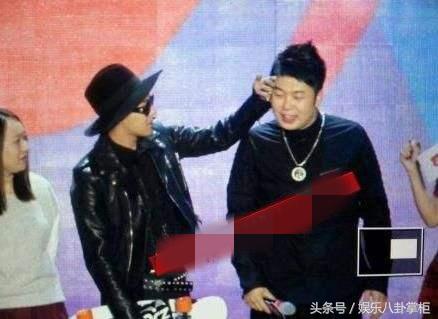 杜海涛在机场穿什么衣服,杜海涛机场同框