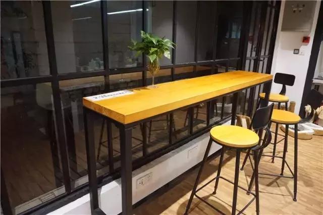 兼职在公司楼下开方便面馆,这可能是文艺青年离开店最近的一次