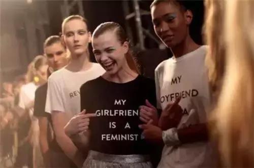 歪果仁都在笑你!不懂千万别穿上身的SloganTee!