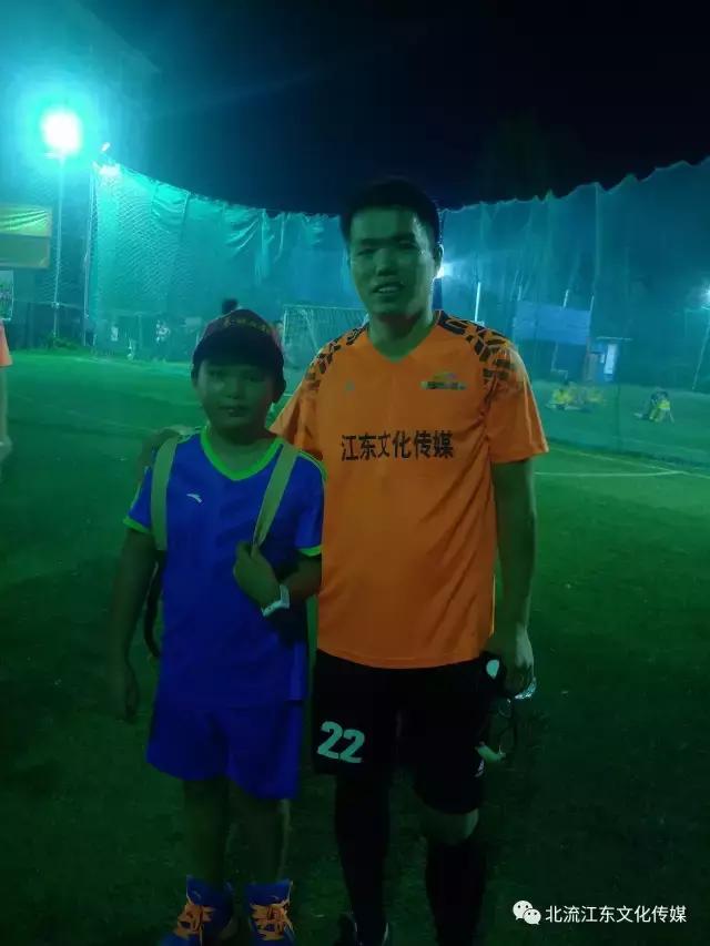 小学生足球小记者采访模板,足球联赛小记者报道