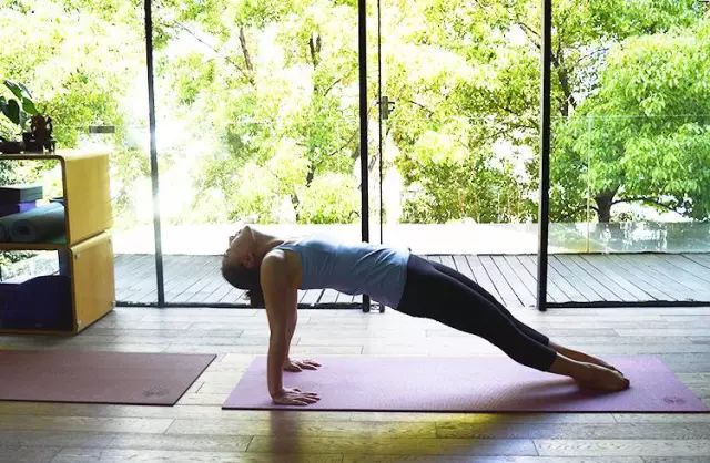 100个瘦肚子瑜伽动作图片,1小时纤腰瘦腹瑜伽视频