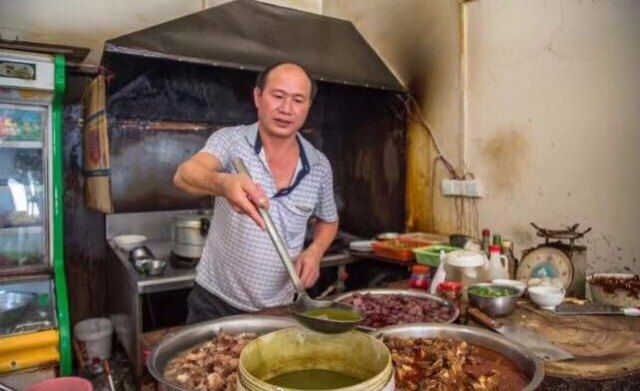 菜贩一个月能赚18万,批发菜市场菜贩子一年能赚多少钱