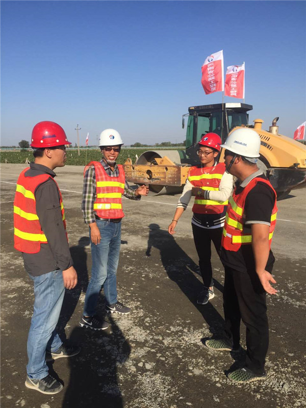 用生命铺路,用生命筑路以温暖搭桥图片