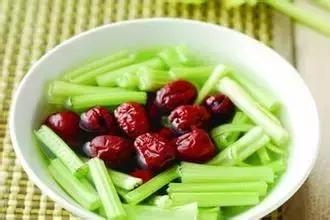 芹菜最健康的食物,芹菜最外面的老叶有营养的吗