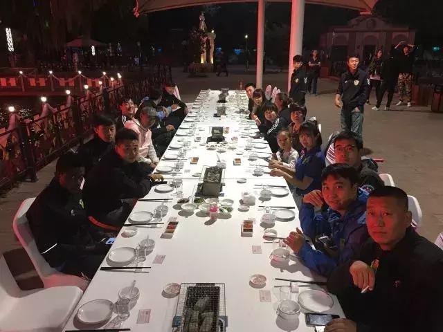 庆十一小飞侠教练集体打call唐尧东出席提供宝贵经验