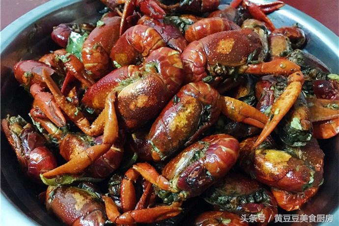 湖北油焖小龙虾加黄瓜的正宗做法,油焖小龙虾加土豆和黄瓜家常做法