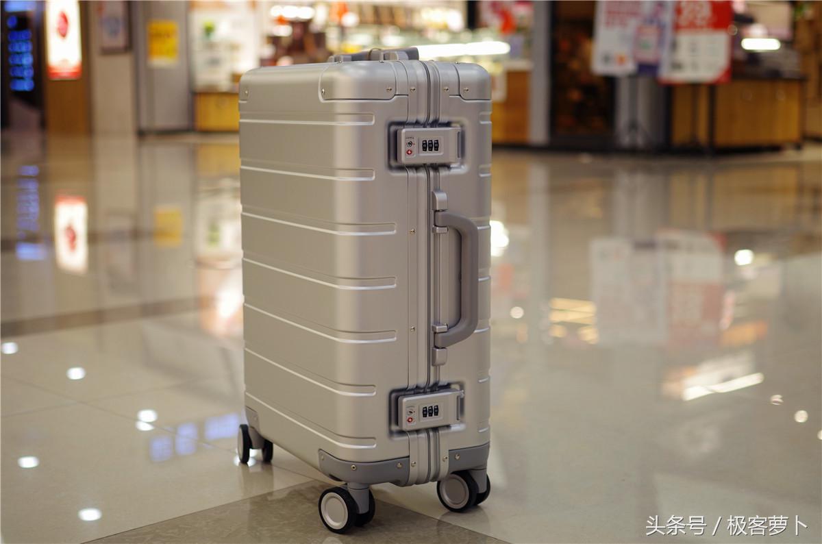 999元+镁铝合金+TSA锁，小米再扮价格屠夫叫板RIMOWA