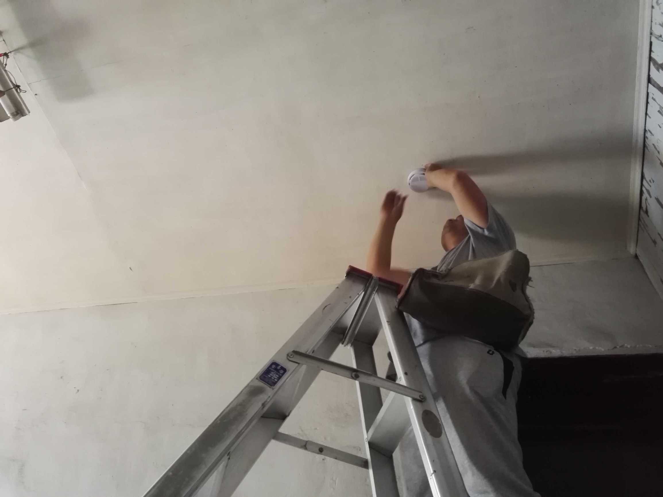 烟感报警器一直响怎么办,烟感报警器怎样清理灰尘