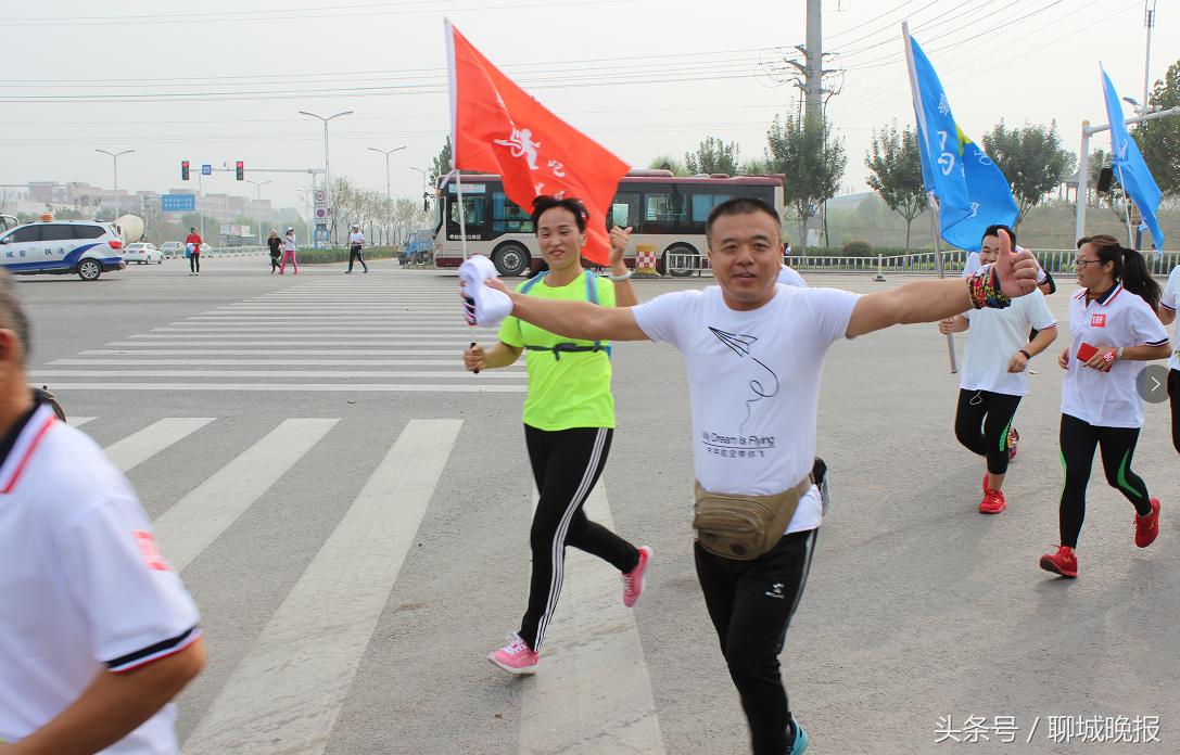 “时代中通·豪园”杯健康徒步行盛大开启，营销中心正式开放