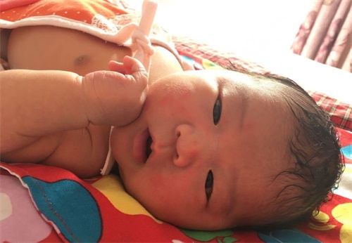 顺产八斤巨大儿案例,第一胎8斤的胎儿可以顺产吗