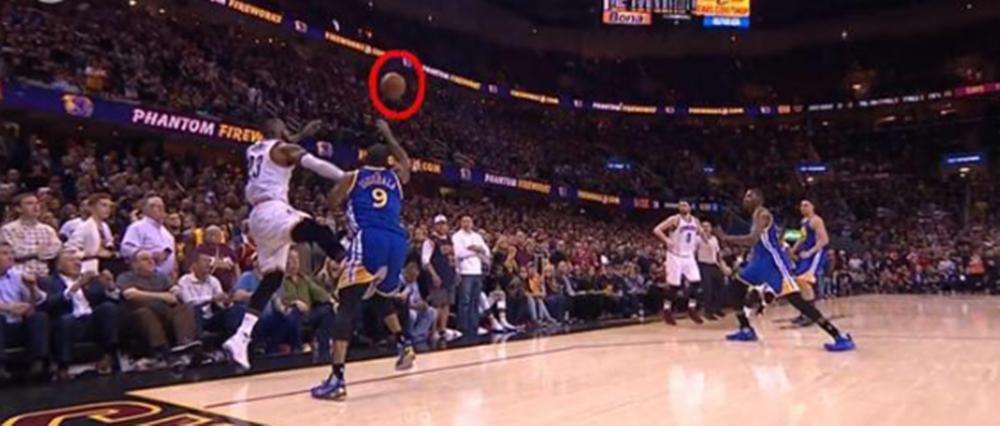 NBA球星踢蛋技术哪家强?格林伊巴卡是高手,詹皇韦德都干了!