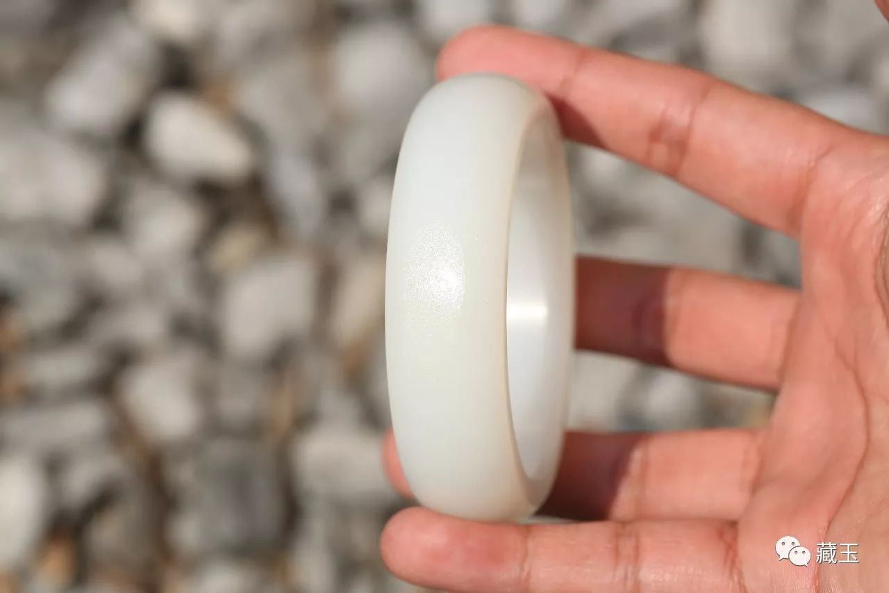 900000块买的玉手镯估价,9000左右的玉手镯