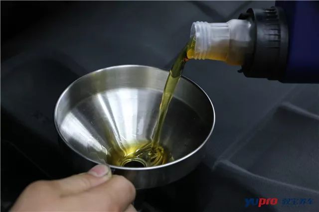 不愧是“奶爸神车”，它的换油保养方式出乎意料！